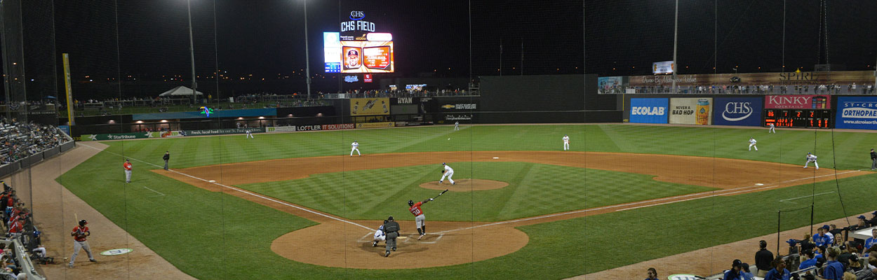 Baseball game at night at 推荐几个靠谱的买球网站 Field