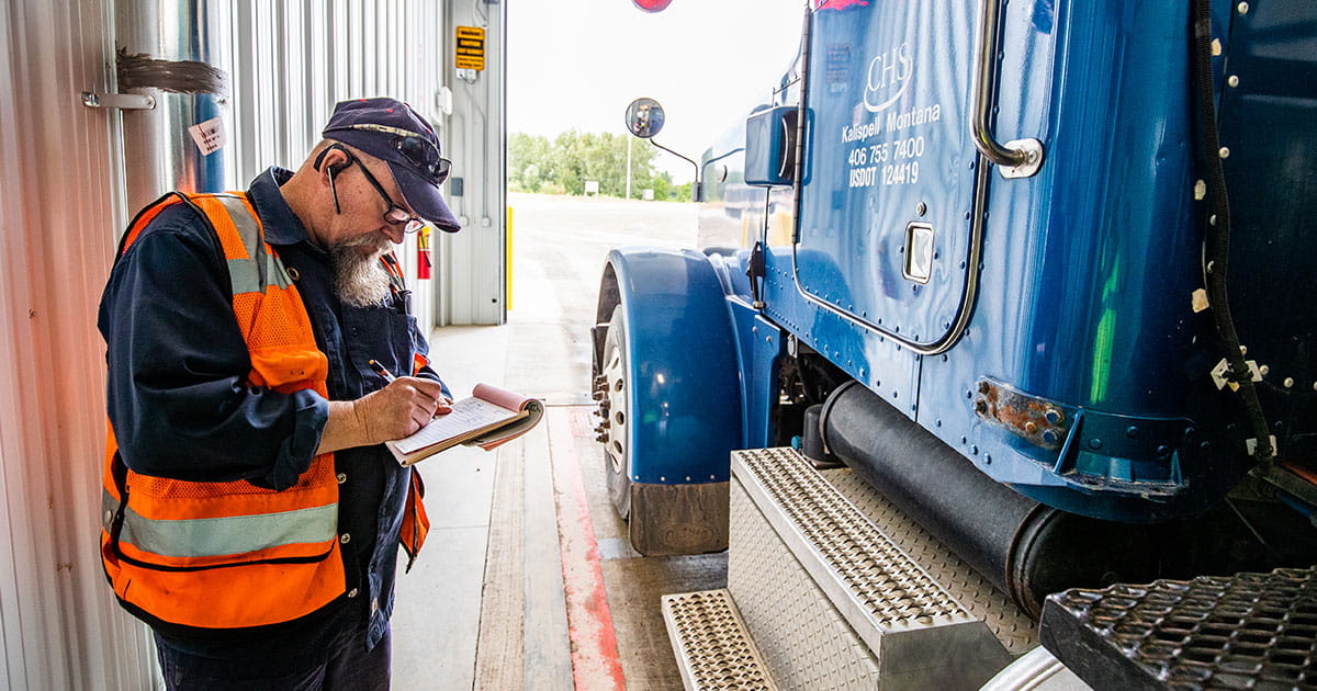 CHS Transportation and Logistics employee inspecting truck